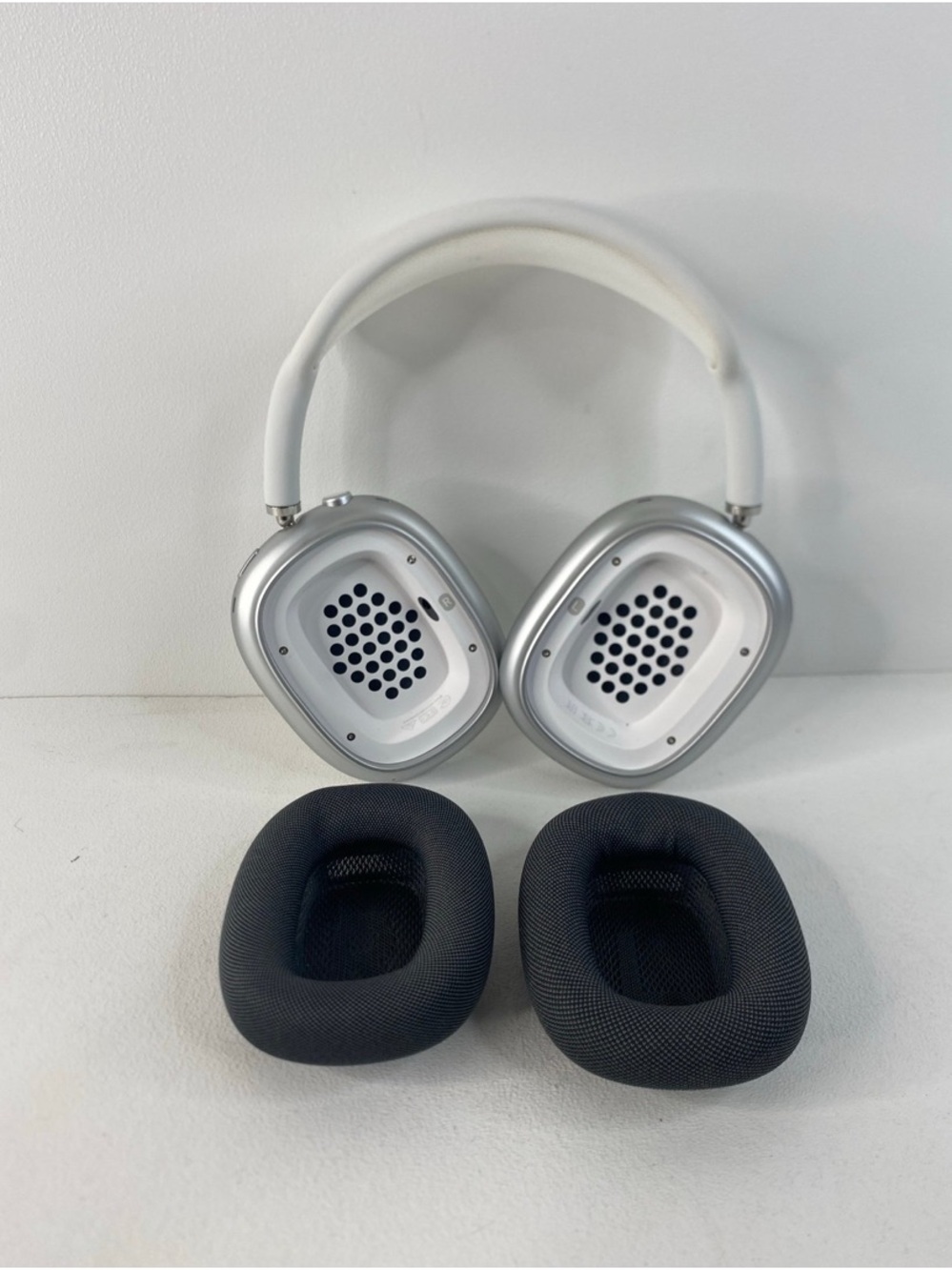 Apple AirPods Max Wireless Over-Ear Headset A2096 - Silver